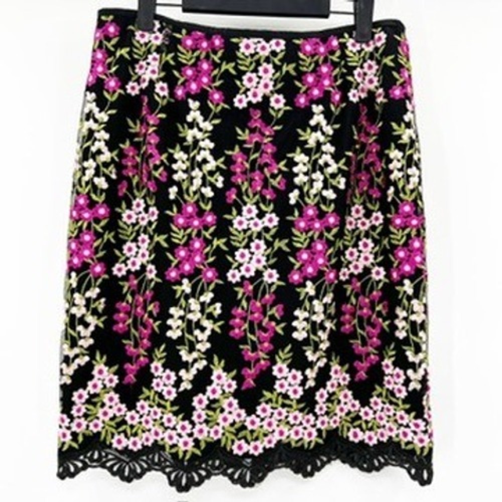 Tahari Arthur S Levine Womens Size 10 Black Floral Embroidered Pencil Skirt Lace - Picture 2 of 5
